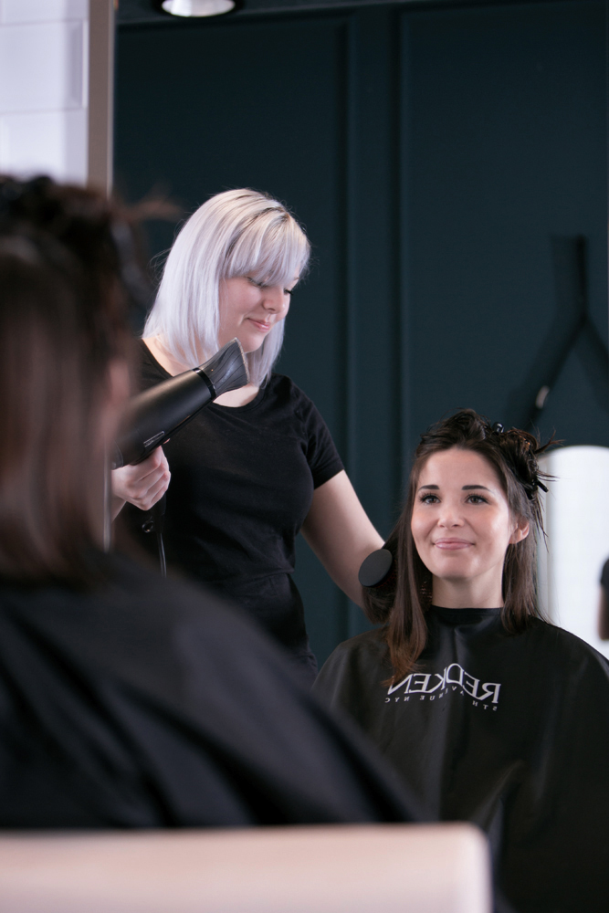 Openingstijden van The Hair Compass zijn zeer ruim zodat u ook in de avond en in het weekend naar de kapper kunt